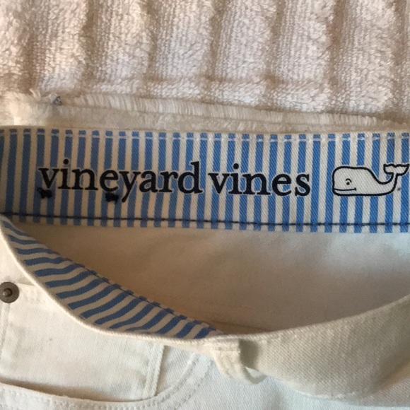 Vineyard Vines, white jeans frayed ankles - Picture 2 of 3